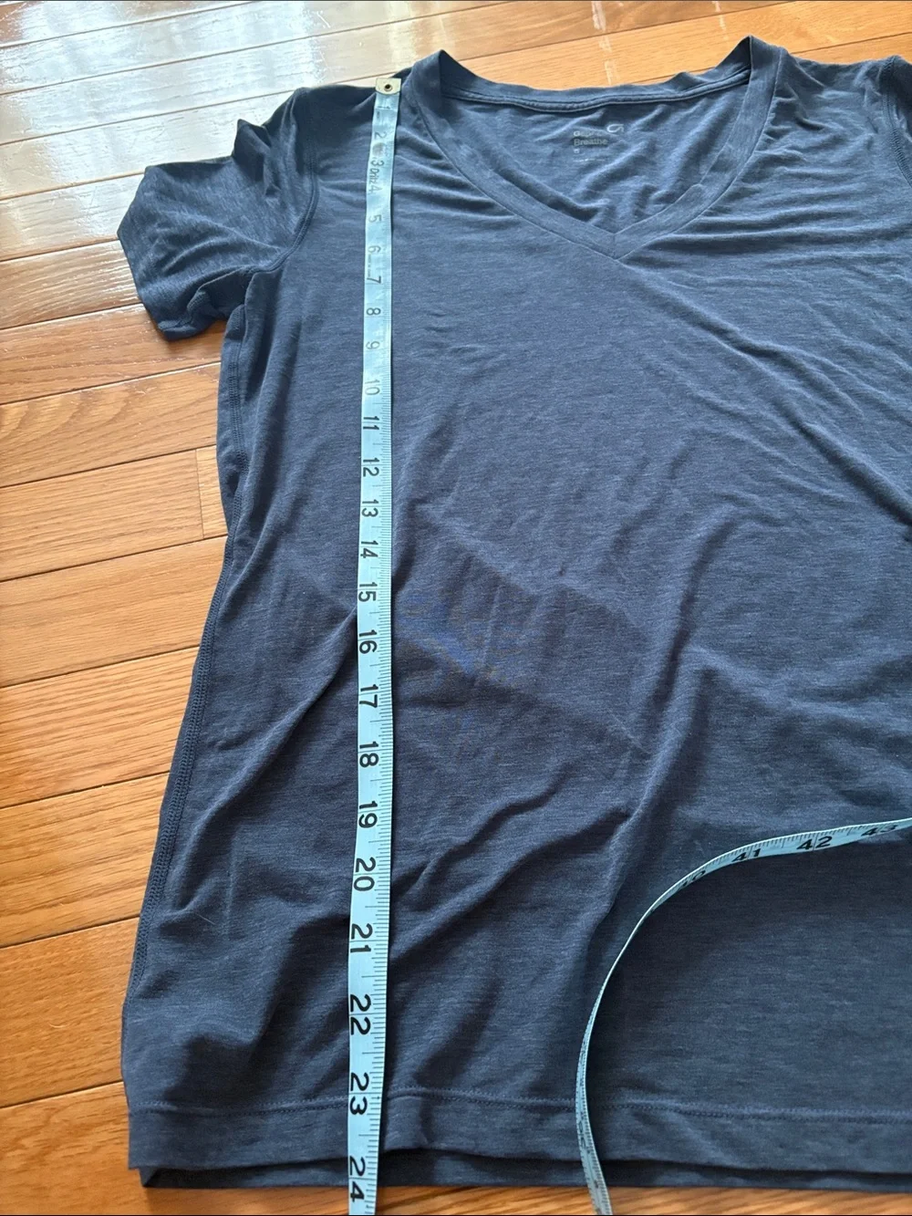 GAP Women's V-Neck Tee - Dark Blue - Picture 6 of 6
